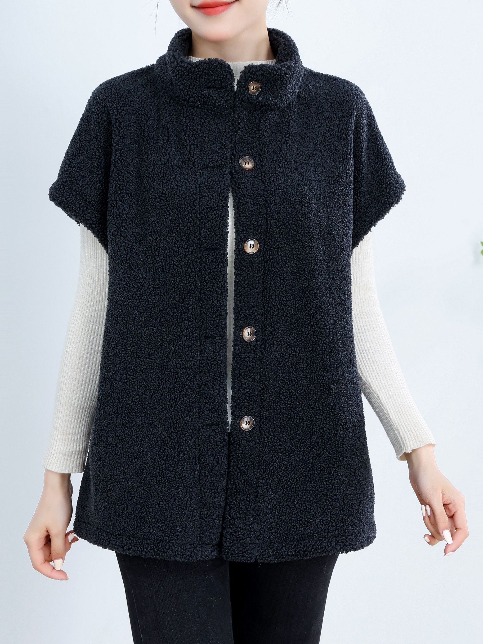 纽扣前襟泰迪背心 休闲短袖 纯色百搭女士背心服饰细节图 2