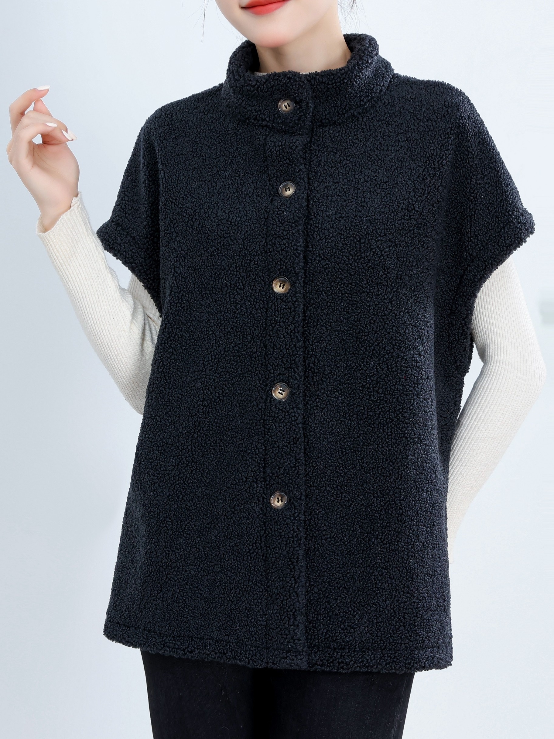 纽扣前襟泰迪背心 休闲短袖 纯色百搭女士背心服饰细节图 4