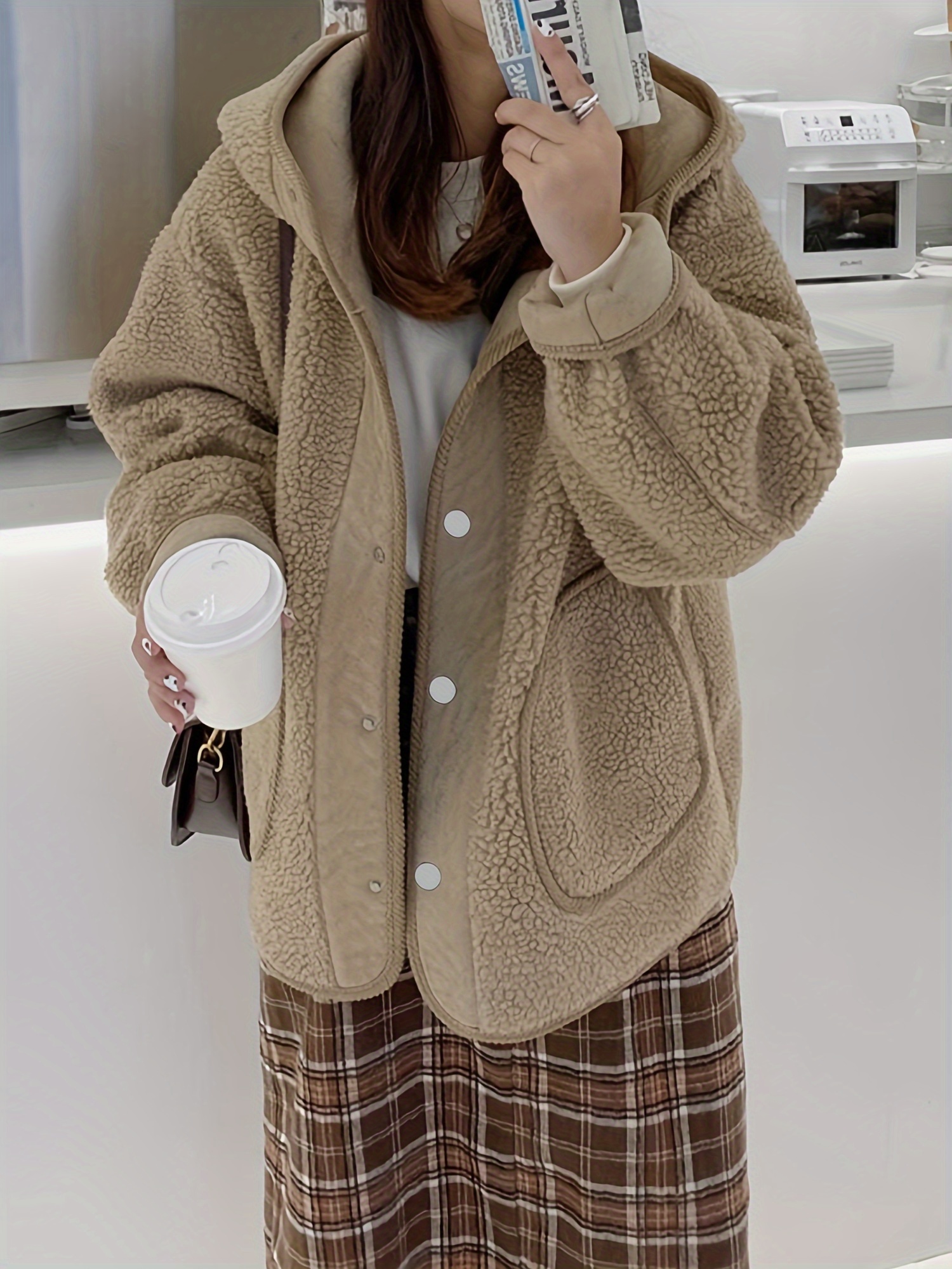 纯色连帽泰迪熊毛绒大衣，休闲纽扣前襟长袖冬季外套，女士服饰细节图 7
