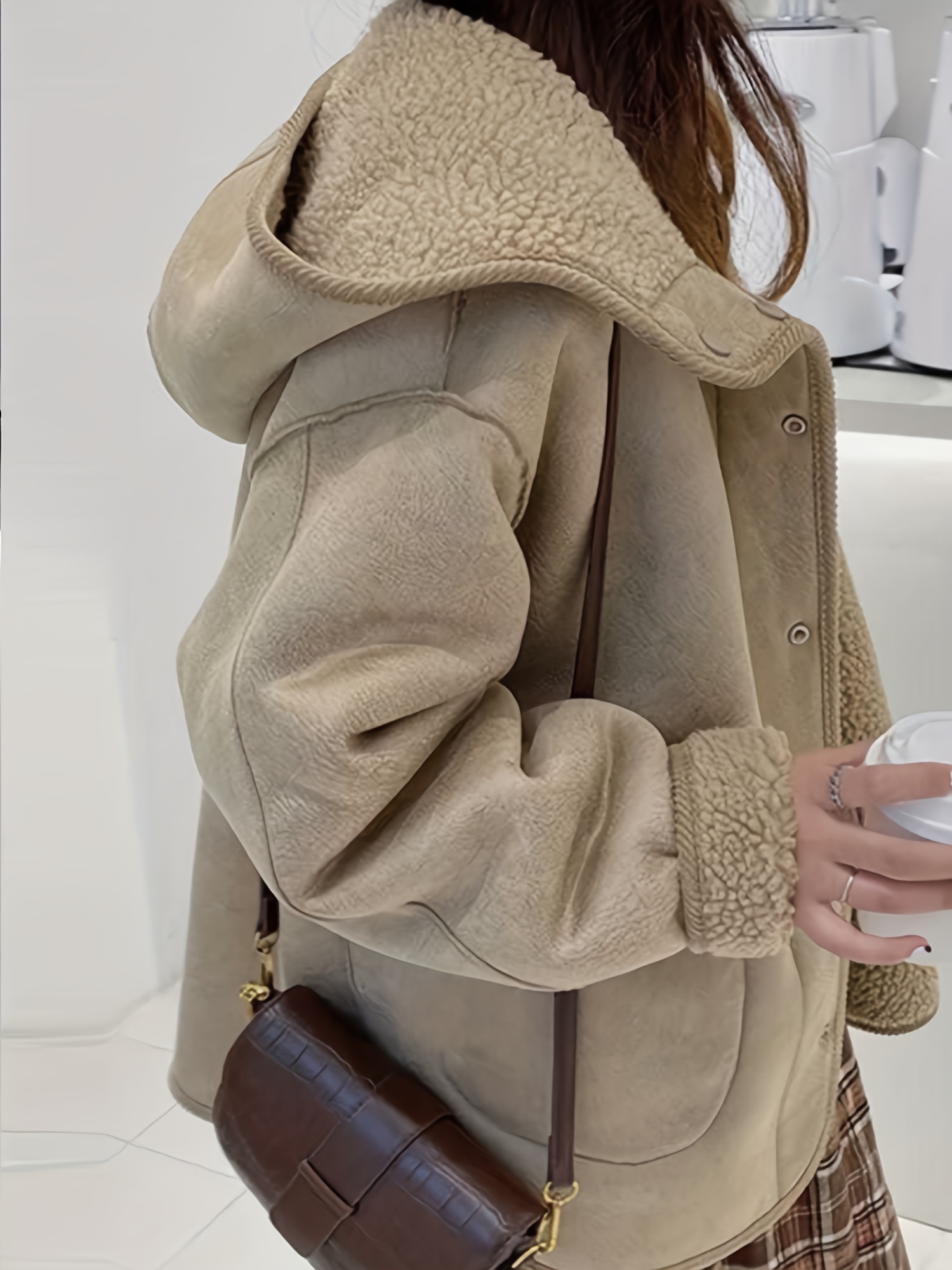 纯色连帽泰迪熊毛绒大衣，休闲纽扣前襟长袖冬季外套，女士服饰细节图 10